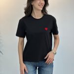 KALP İŞLEMELİ SİYAH T-SHİRT