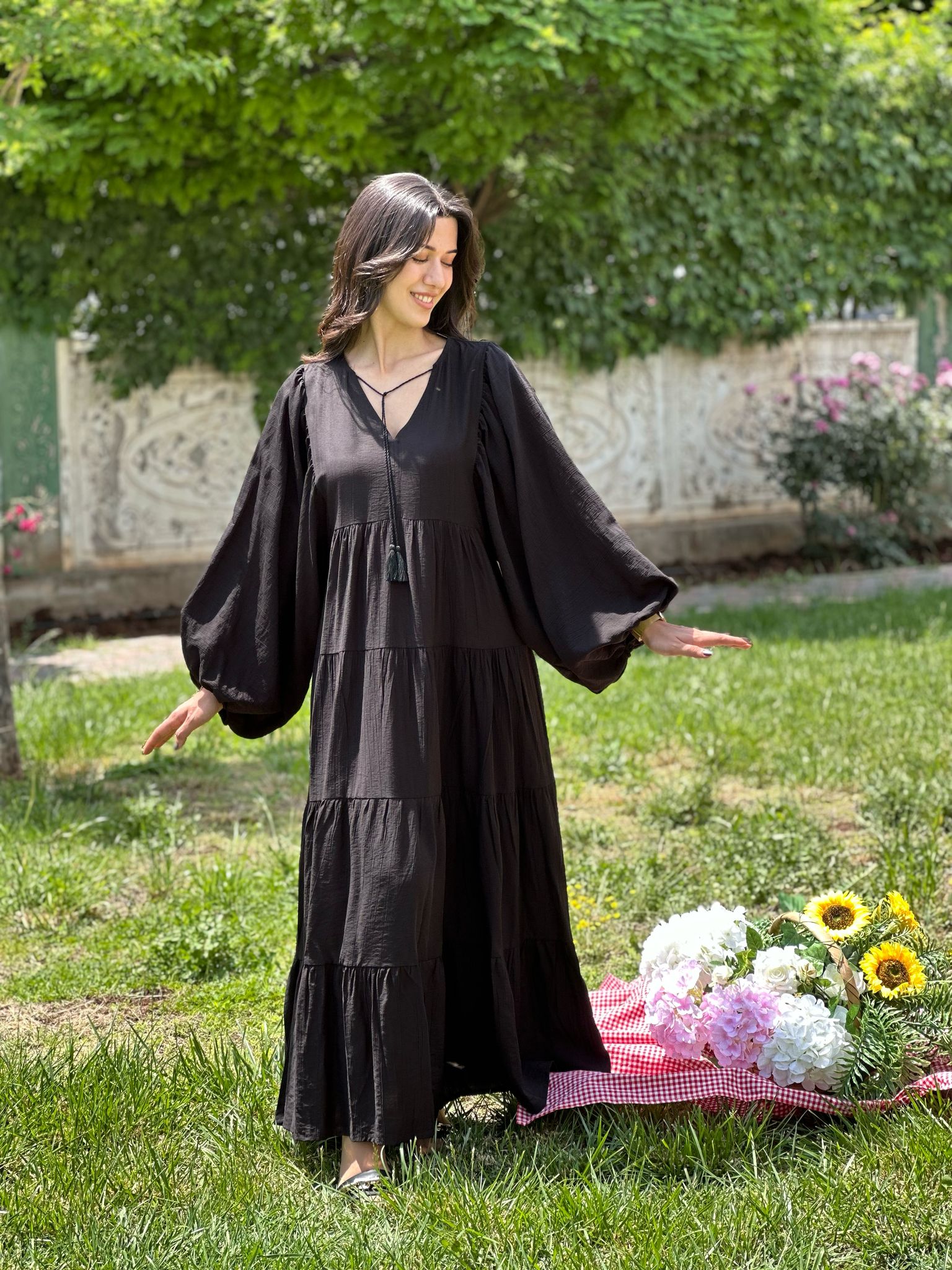 SİYAH BALON KOL KAT KAT ELBİSE