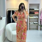 OMUZLARI FIRFIRLI DESENLİ KETEN KALEM ELBİSE