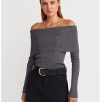 BARDOT YAKA FİTİLLİ SİMLİ TRİKO KAZAK -FÜME