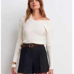 ASİMETRİK YAKA YÜN KARIŞIMLI TRİKO BLUZ -EKRU