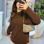 YUVARLAK YAKA YUMUŞAK DOKULU KAHVERENGİ TRİKO KAZAK