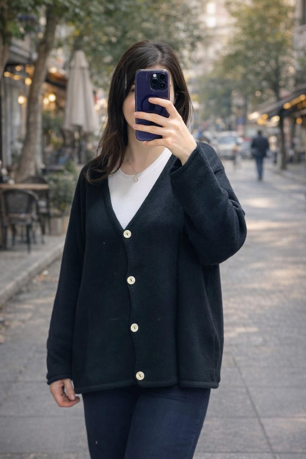 V YAKA TRİKO HIRKA OVERSIZE KALIP(İÇİNDEKİ YELEK İLE GÖNDERİLMEKTEDİR.)