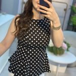 LİRALI BEL OTURTMALI PUANTİYELİ BLUZ-siyah